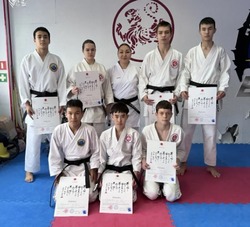 Спортсмены володарского клуба «Тора» аттестовались на чёрный пояс