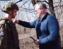Губернатор Астраханской области передал бойцам СВО награды