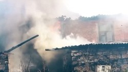 В поселке Володарский горела хозпостройка