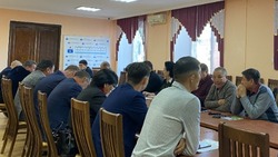 Зампредседателя правительства региона провела рабочую встречу в Володарском районе
