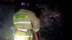 В поселке Володарский тушили пожар в жилом доме