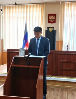 В Володарском районном суде принёс присягу мировой судья Санчир Цебеков