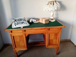 Стол двух выдающихся астраханских писателей хранят в володарской библиотеке