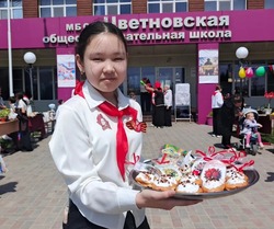 В цветновской школе провели благотворительную ярмарку