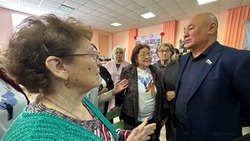 Тумакцы попросили депутата помочь с прохудившимся водопроводом