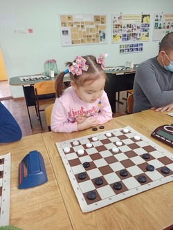 В Володарском районе провели  турнир "Мы - шашечная семья"
