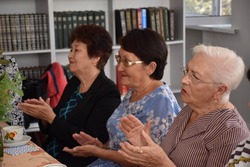 Жителей Володарского района поздравили с Днем пожилых людей
