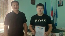 В администрации поселка Володарский чествовали чемпиона мира по борьбе на поясах