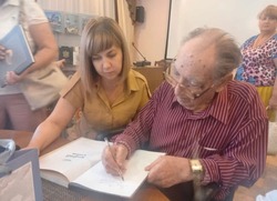 Житель Марфино получила ценный автограф