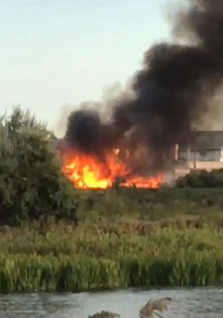Пожарные  ликвидировали возгорание в поселке Володарский
