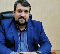 Замглавы Володарского района ответил на вопросы горячей линии