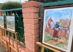 Володарская школа искусств посвятила Дню Победы художественную выставку   