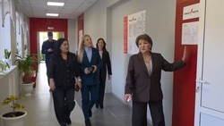 Цветновские школьники спели гимн страны вместе с региональным министром образования