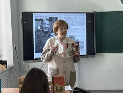 Володарским школьникам рассказали о жизни писателя Маркова