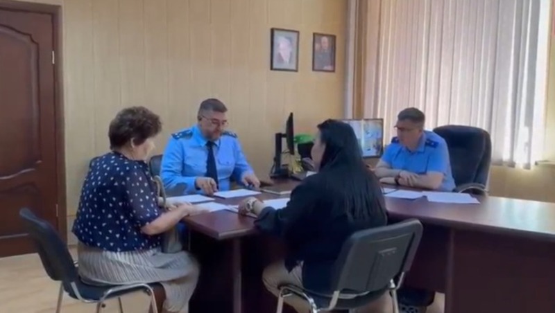 Прокурор Астраханской области взял на личный контроль жалобы володарцев