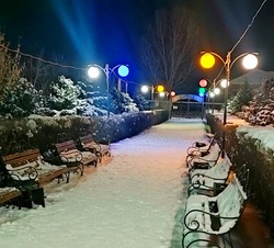 Разноцветные фонари подсветили володарский парк Победы 