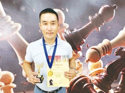 Володарская студентка организовала большой шахматный турнир