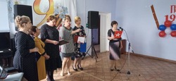 Володарский ансамбль выступил с концертом перед односельчанами 