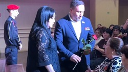 Пятидесяти володарским женщинам вручили медали «Мать защитника Отечества»