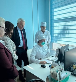 Делегация Национального медцентра посетила Володарскую районную больницу