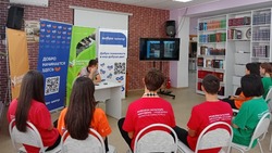 Володарским волонтерам показали фильм «Люди дела»