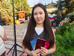 10 юных володарцев получили свои первые паспорта