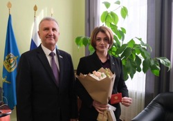 В Думе Астраханской области вручили удостоверения новым мировым судьям