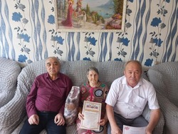 Жительницу поселка Володарский поздравили с 90-летием