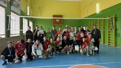 В тишковской школе почтили память героев СВО волейбольным турниром
