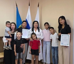 Две володарские семьи получили сертификаты на выплату для улучшения жилищных условий
