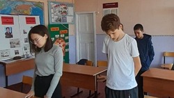 Уроки в новокрасинской школе начались с минуты молчания