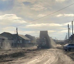 Дорогу по улице Максимова в поселке Володарский покроют щебнем